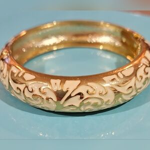 Nordstrom Sequin Filigree Gold-Tone Hinged Bangle Bracelet Enamel Swirl NWOT